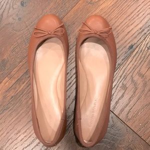 Banana Republic leather camel tan ballet flats